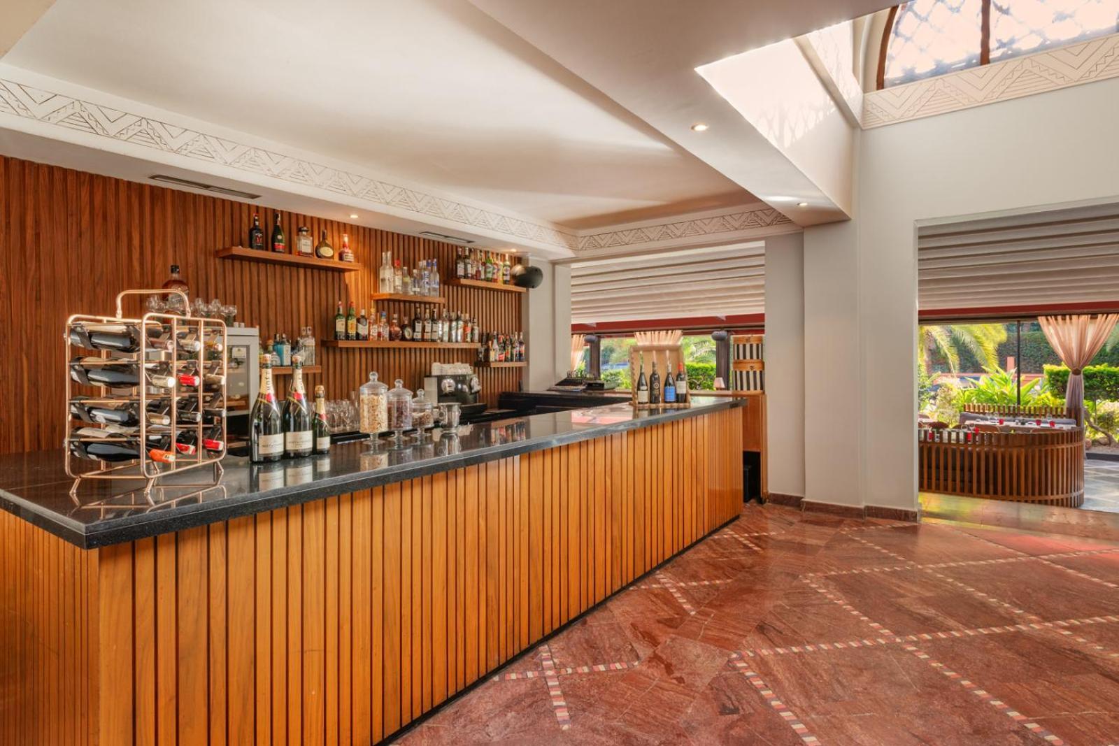 イヴェルナージュ ホテル アンド スパ マラケシュ エクステリア 写真 The bar at the lobby